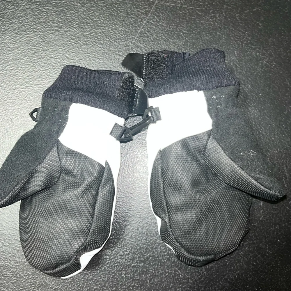 Obermeyer black and white kid’s fleece-lined mittens